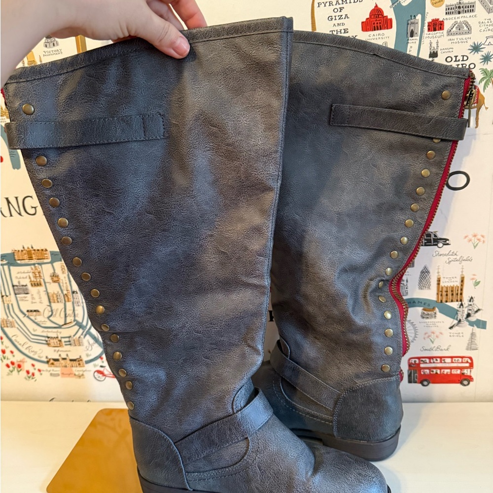 Chic Gray Boots - image 1